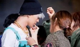 爆料男偶像接吻视频